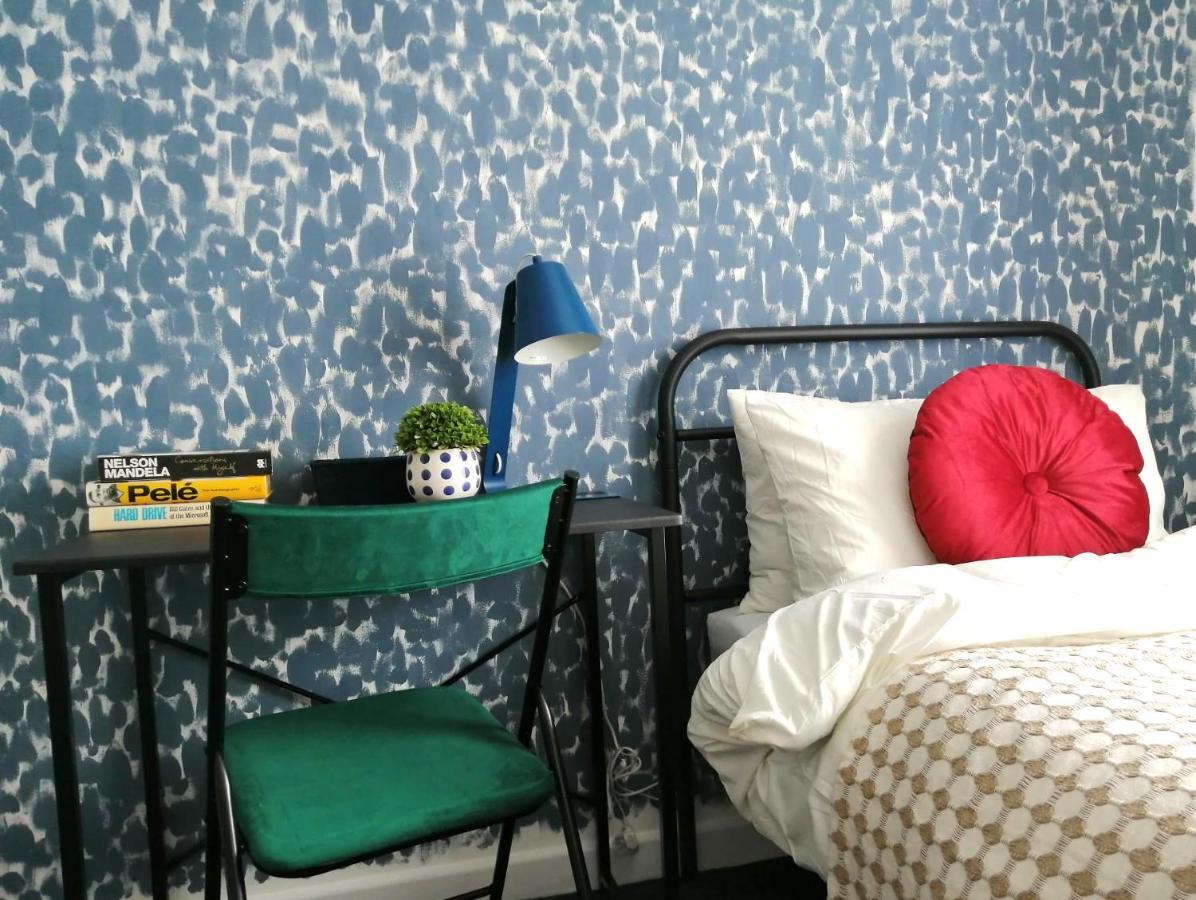 Granville 5Br Townhouse - Ideal For Groups, Families Or Contractors By Suitely เชลเทนแฮม ภายนอก รูปภาพ