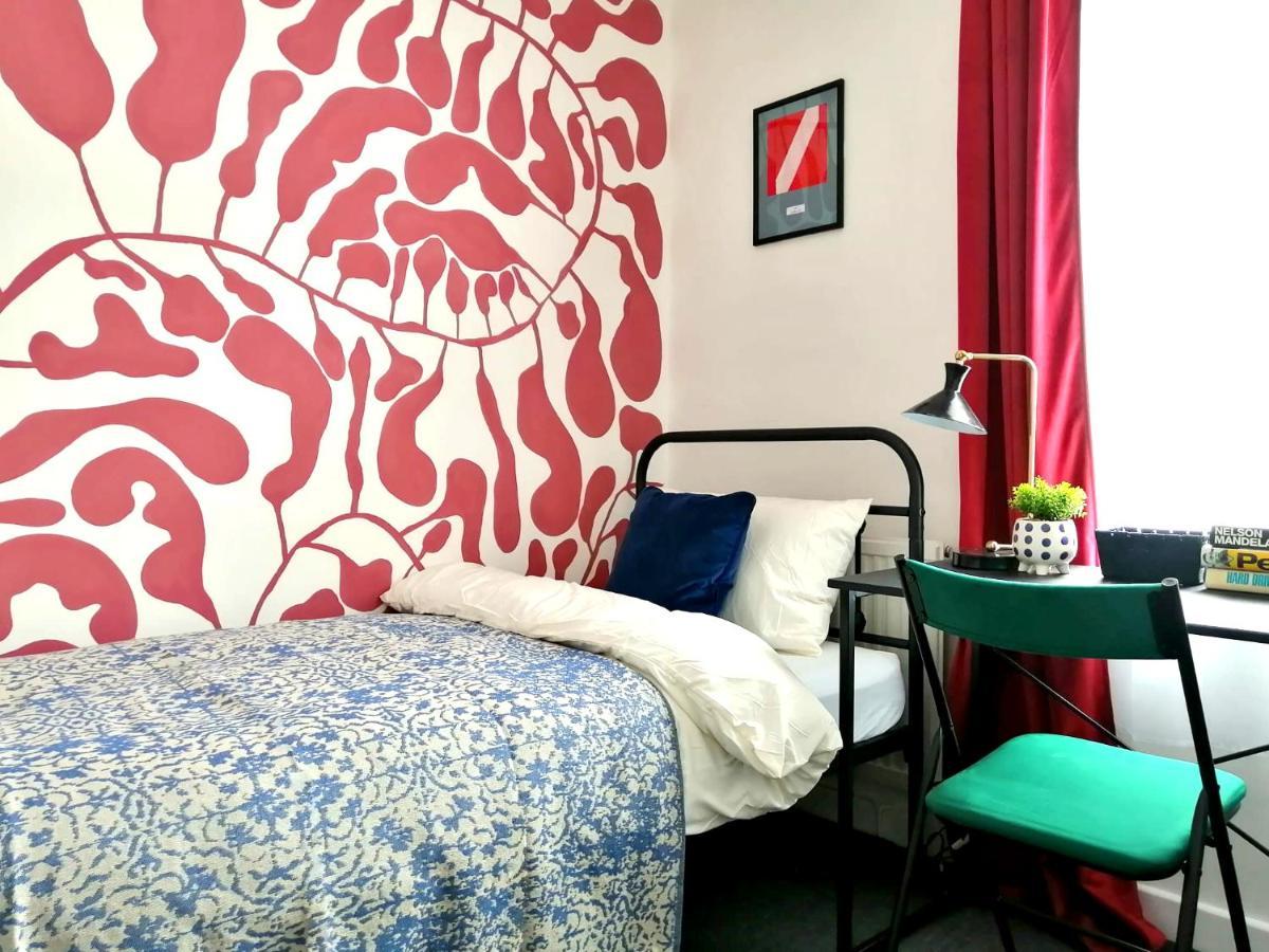 Granville 5Br Townhouse - Ideal For Groups, Families Or Contractors By Suitely เชลเทนแฮม ภายนอก รูปภาพ