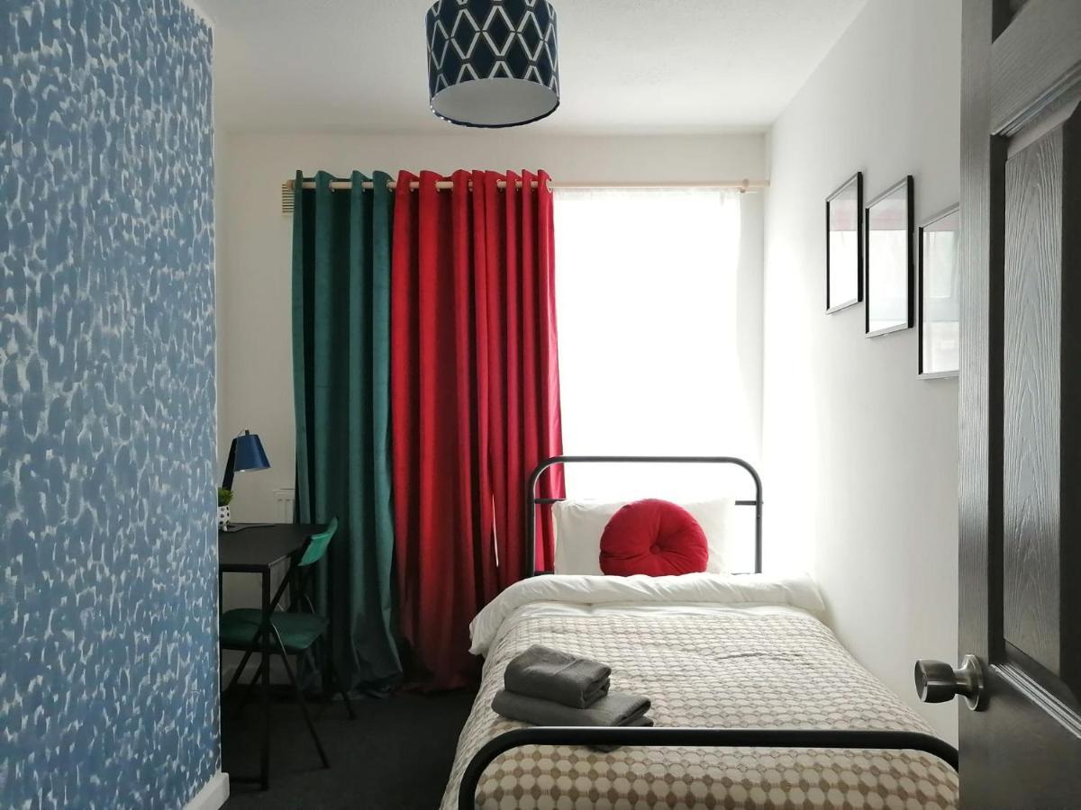 Granville 5Br Townhouse - Ideal For Groups, Families Or Contractors By Suitely เชลเทนแฮม ภายนอก รูปภาพ