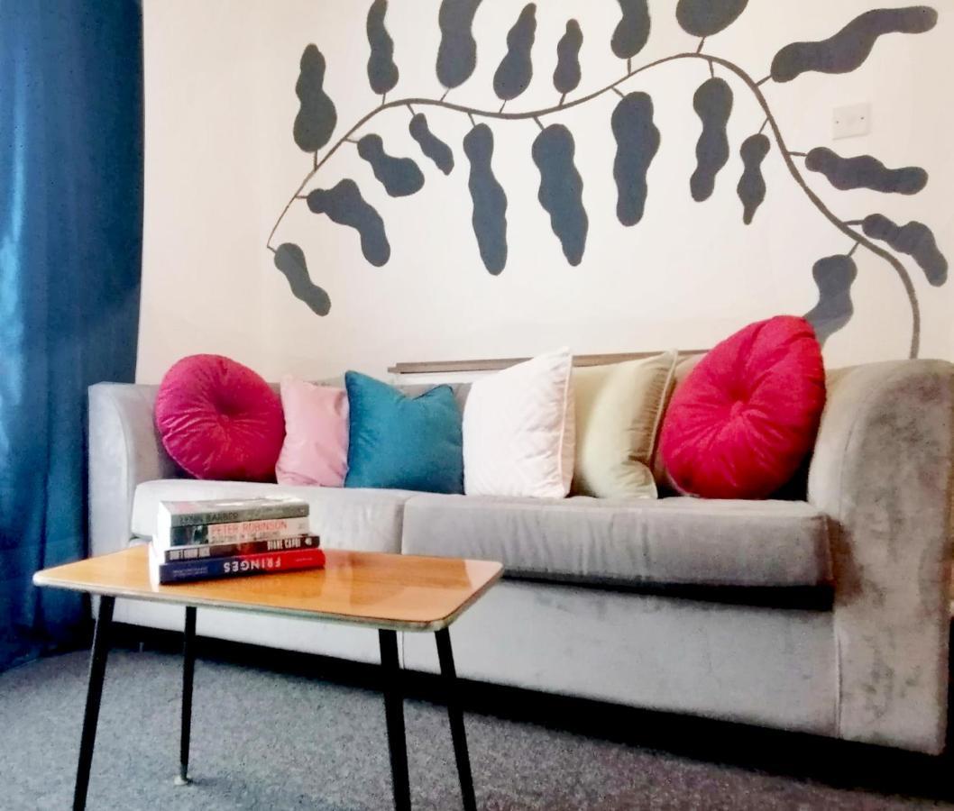 Granville 5Br Townhouse - Ideal For Groups, Families Or Contractors By Suitely เชลเทนแฮม ภายนอก รูปภาพ