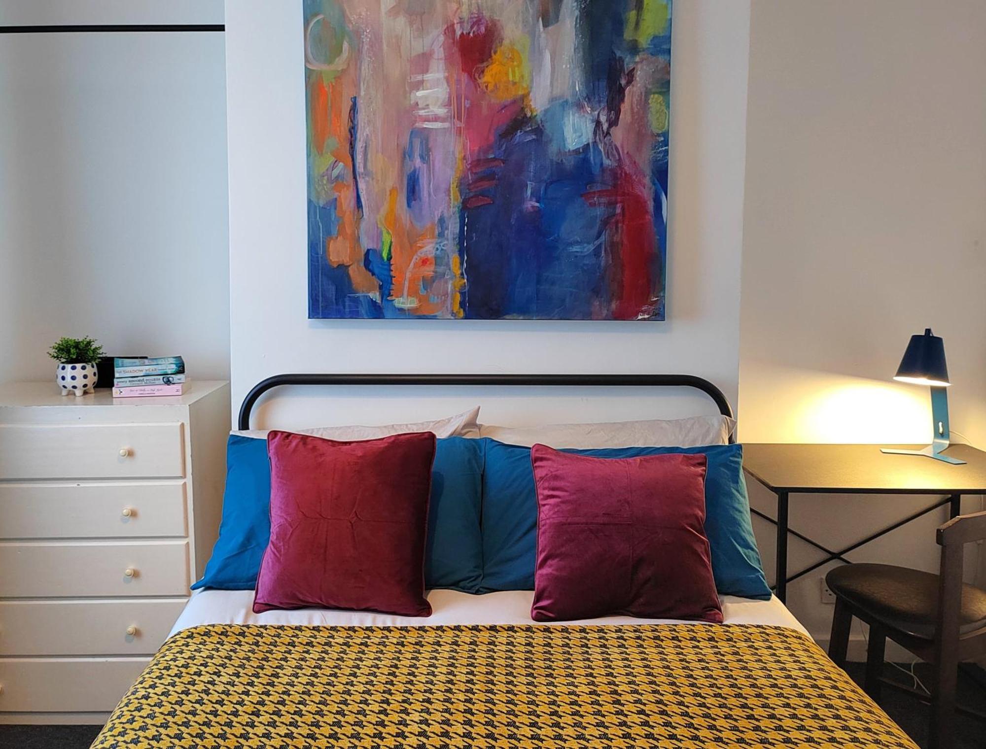 Granville 5Br Townhouse - Ideal For Groups, Families Or Contractors By Suitely เชลเทนแฮม ภายนอก รูปภาพ
